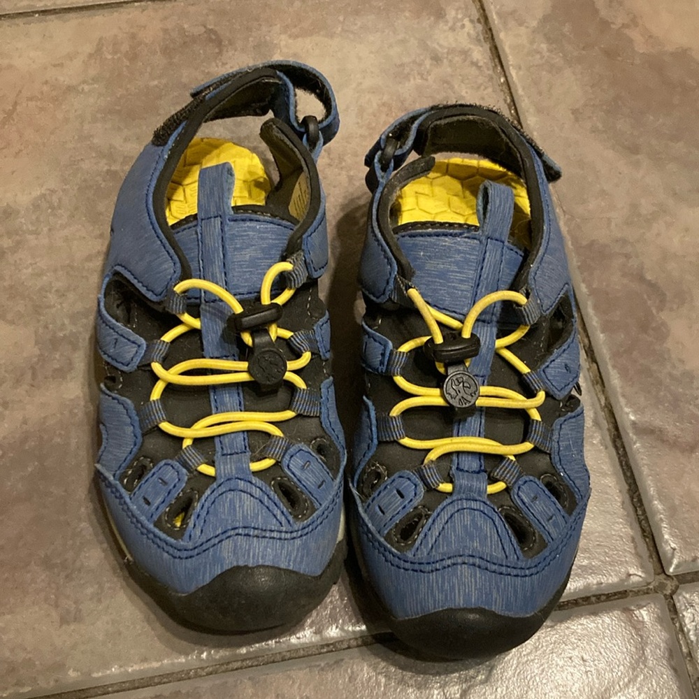 EUC-Northside sandals